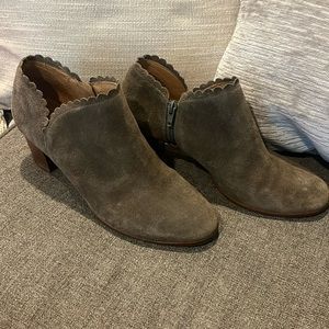 Jack Rogers Green Suede Scallop Ankle Boots Booties Size 9.5